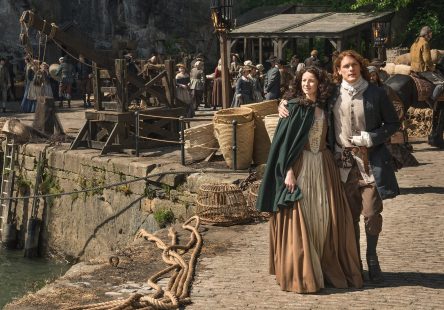 Outlander Alamy Aspect Ratio 444 310